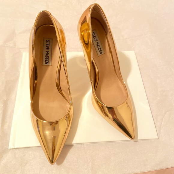 Absolutely gorgeous pair of heels 👠 🥰 size 8.5 - Picture 2 of 5